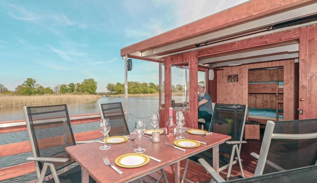 Awesome ship in Radewege with kitchen