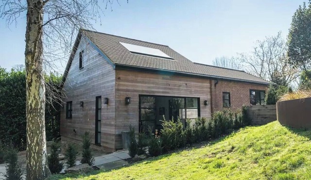 Aylesford-House-Sleeps 2 & 1 infant-Parking