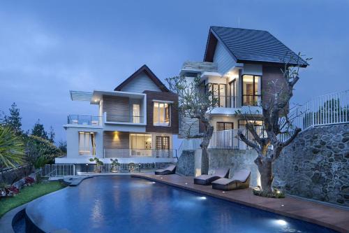 Azcarya Villa