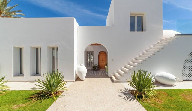 AZUL VILLA, 5 minutes from the beach, Luxury Villa super for families.