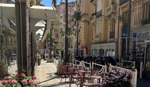 Azur Hotel