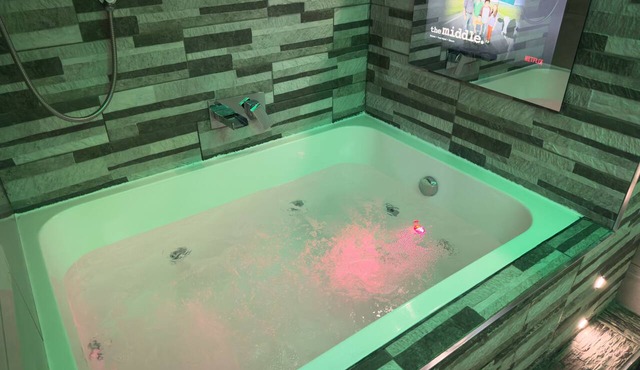 Azura Suites, Apartment 6