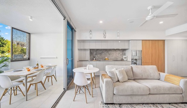 Azzure Haven: Resort-style Living by Bokarina Beach