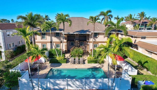 B-2 - Waterfront Condo Near Naples Bay & Beaches
