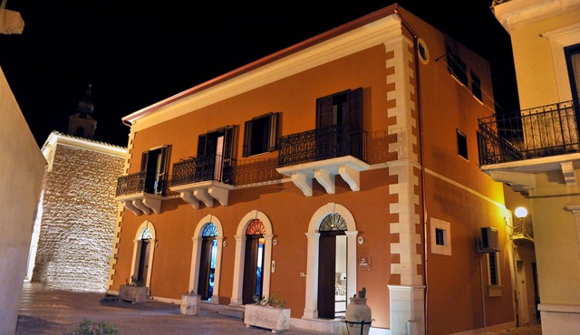 B & B "Al Teatro" in the heart of Comiso