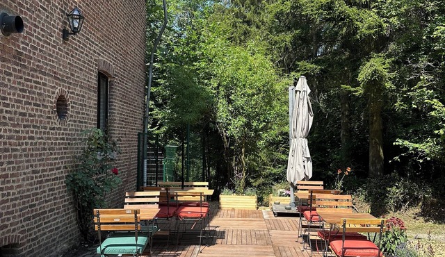 B&B met wandelroutes vanaf de deur. Comfortabele kamers, serene omgeving.