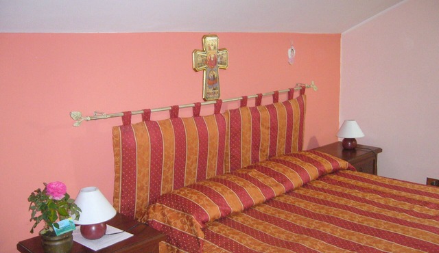 B & B St. ELIA suite ROSA: CHARMING VILLA IMMERSED IN THE HISTORIC PARK DUBINI