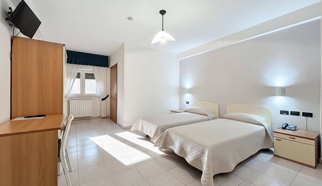 B&B with Window - 106 - Santangelo - Pool