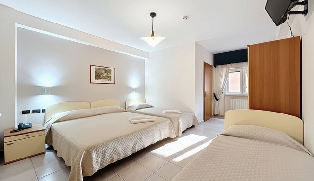 B&B with Window - 109 - Santangelo - Pool