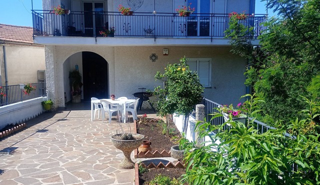 B&B Yasmir Home