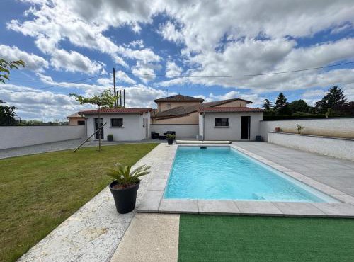 B & G - Studio avec terrasse et accès à la piscine