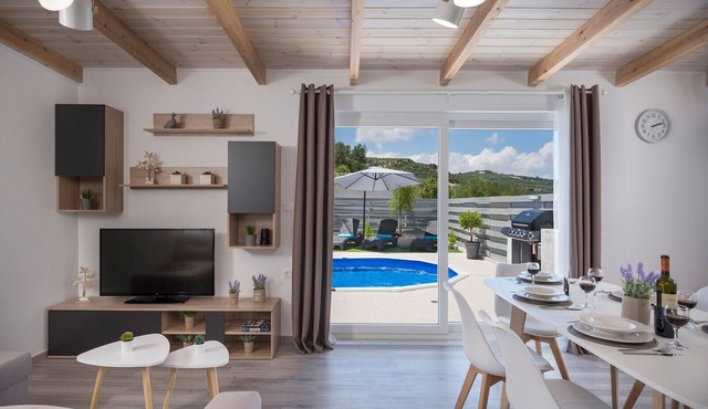 B&M Villa Sirili