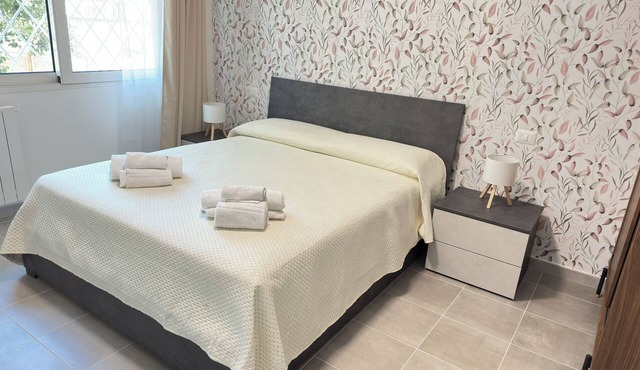 B Room with shared bathroom; Sweet Home Fleming