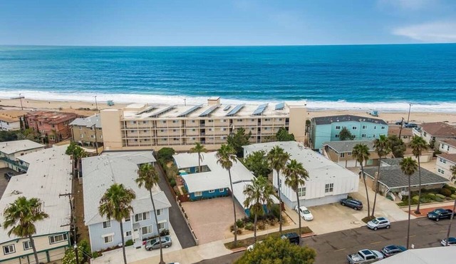 #B Updated 2 bed, 1 block to Beach, Esplanade, Riviera Village shopping!
