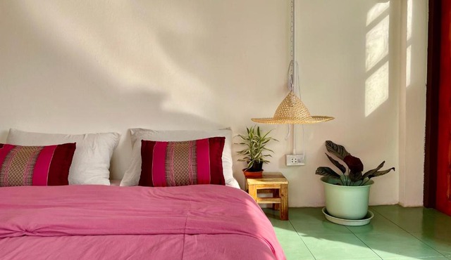 Baan KhaoSoi - Private room in a rooftop hostel 4th floor