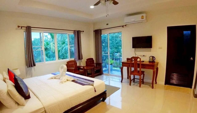 Baan Klangsuan Bang Korbua