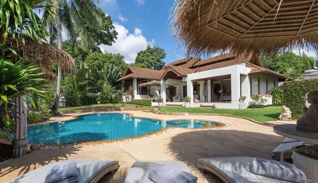 Baan Lily A Spacious 5 bedroom Villa With Pool and Jacuzzi, gym and games room