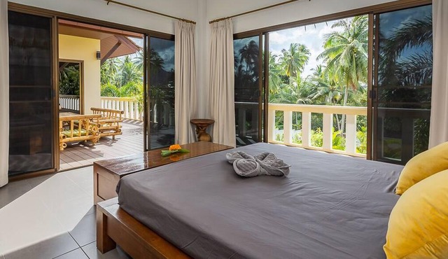 BAAN SAM SAO- Elegant 3 bd villa with large pool & tropical garden