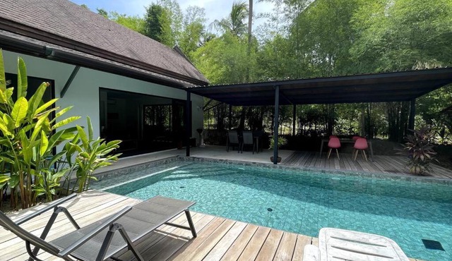 Baan Thanot, a private villa with swimming pool.