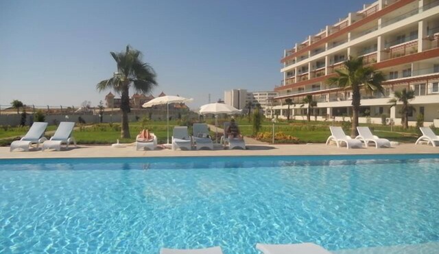 Babylon Home with magnificent views close to everything including the beach
