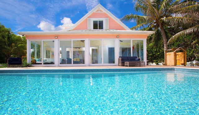 Babylon Reef: Recently Renovated Villa with Backyard Snorkeling and a Crystal Blue Pool