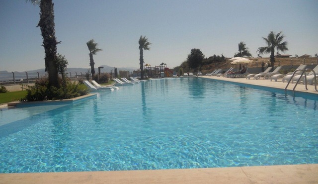 Babylon VIEWS - 2 bed private home Sleeps up to 5 persons, close to the beach