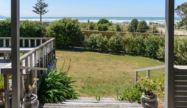Bach 112 - Waimarama Holiday Home