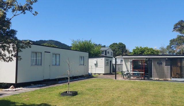Bach Camp - Cooks Beach Bach