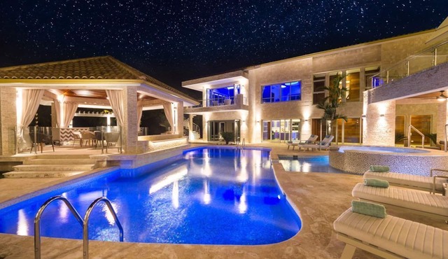 Bachelor Mansion Punta Cana - 24 GUEST - Luxury 9BR Villa Coral GATED Community