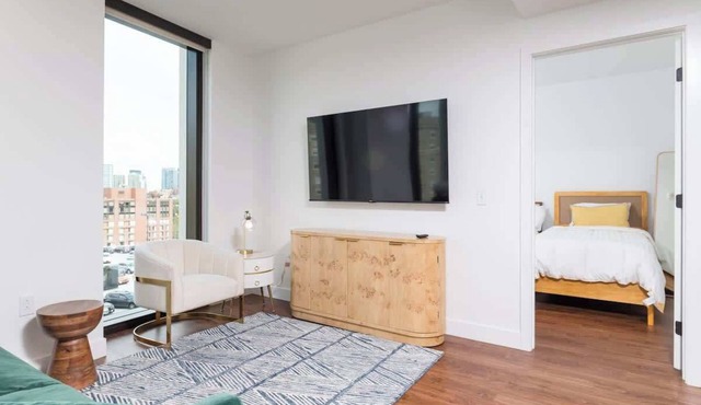 Back-Bay 2BR Condo w Roof top, Gym, Parking