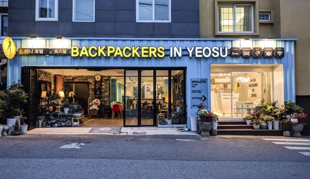 Backpackers In Yeosu