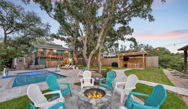 Backyard Paradise/Pool, Fire Pit, Games, & Kayaks on Canal Front near Beach