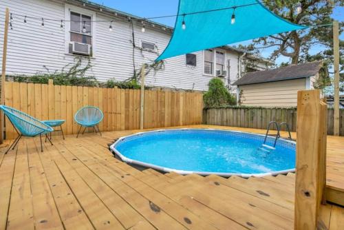 Backyard pool getaway w balcony