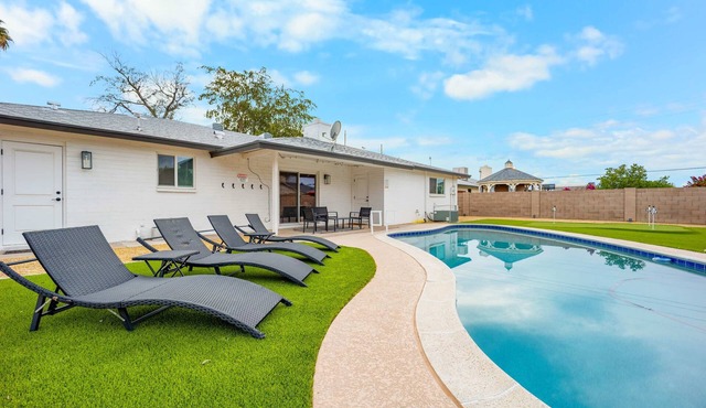 Backyard w/Private Pool, Putting Green, Fireplace