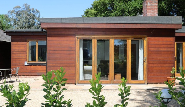 BADGERS SETT, family friendly, with pool in Titchfield Common