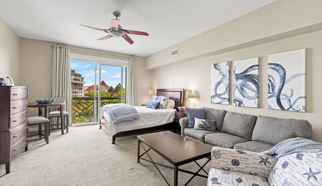 Bahia Studio at Baytowne Wharf! Overlooks Tropical Pool, Hot Tub, Beach Tram!