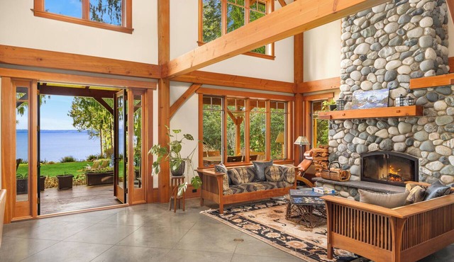 Bainbridge Is waterfront lodge w private beach access and extensive amenities