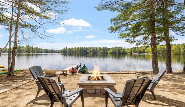 Balch Lake Bungalow -Lakeside Retreat - NEWLY RENOVATED, 90+ FT OF PRIVATE BEACH