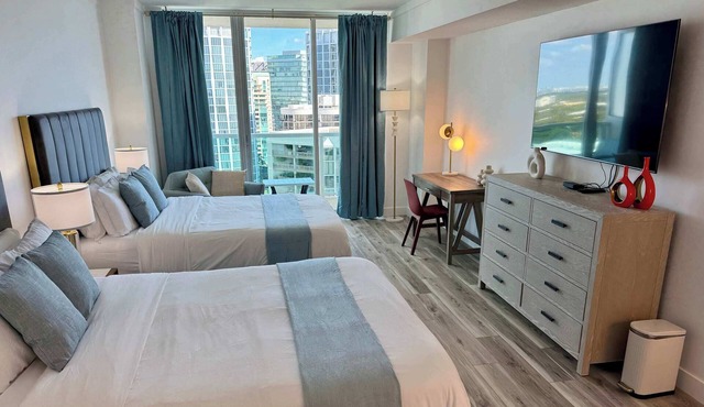 Balcony Ocean Views | Pool, Gym, Wi-Fi & Parking