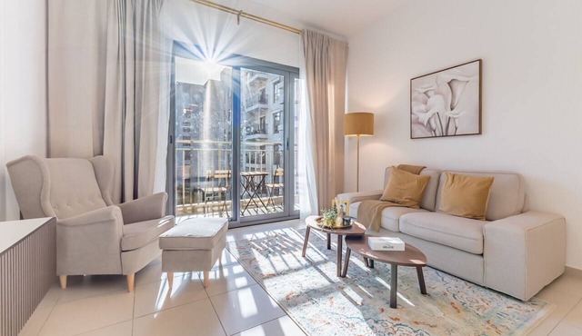 Balcony Overlooking the Swimming Pool, Just Minutes from the Park