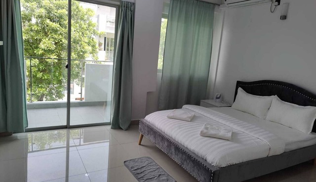 Balcony Room Close to Airport