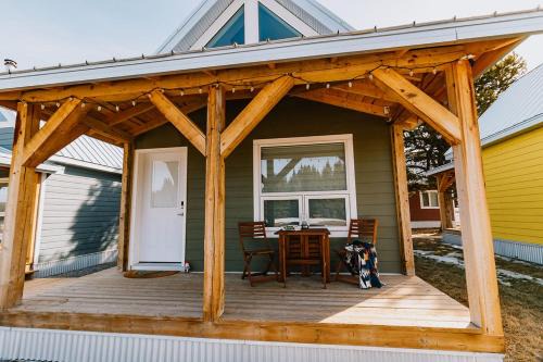 Baldy- Modern tiny home in historic Nordegg