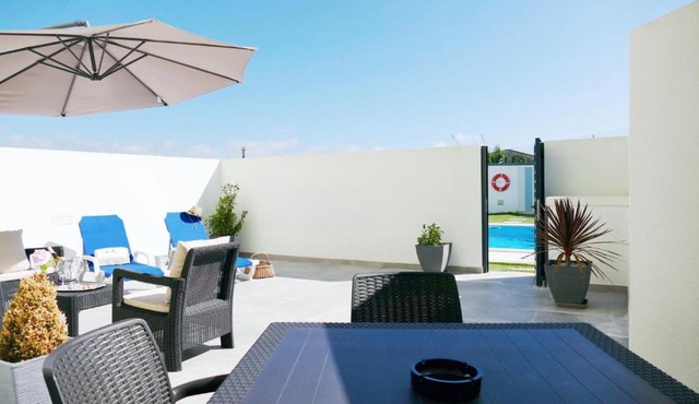 Baleal poolfront apartment