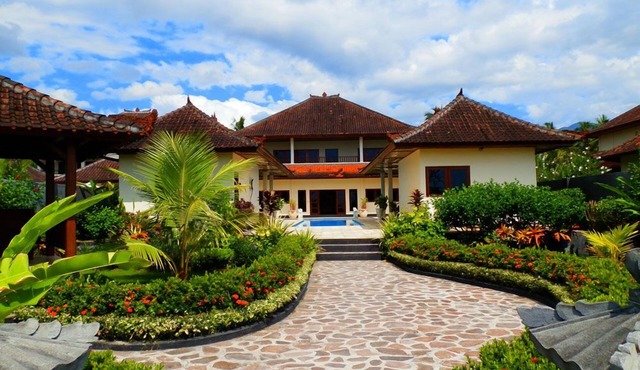 Bali Absolute Beachfront Villa.Singaraja