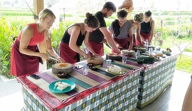 Bali Cooking Class and Ubud Sightseeing Tour