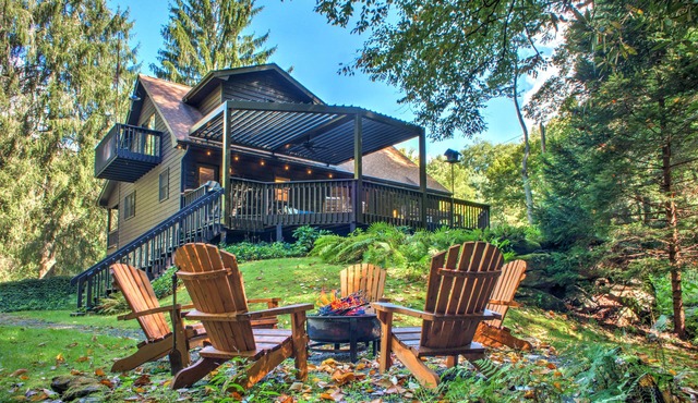 Ballard Creek House | Creekside Cabin in the Mountains