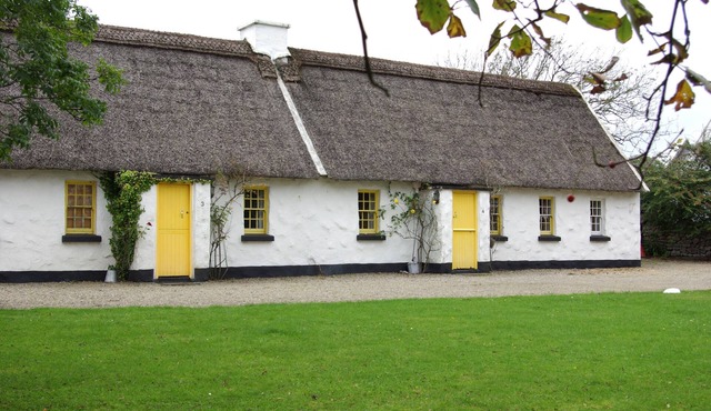 Ballyvaughan Cottage No 3 - a bungalow that sleeps 7 guests in 3 bedrooms