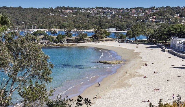 Balmoral Beachfront 2BR Apt, direct beach access, pets considered.