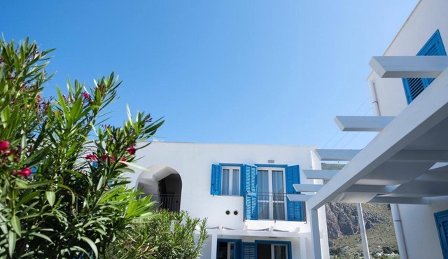 Bambu House with swimming pool in Macari