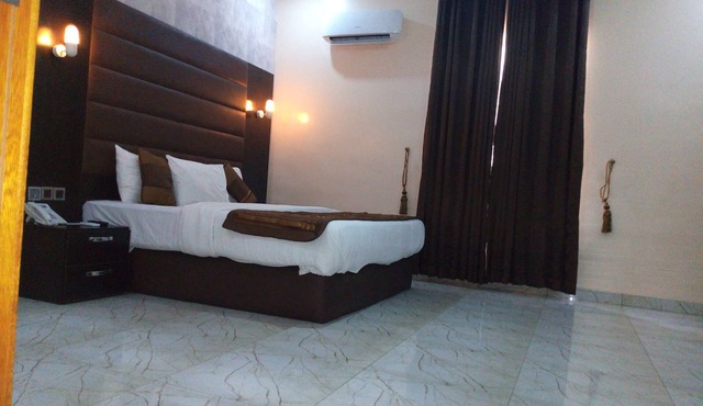 Bana Hotel & Suites